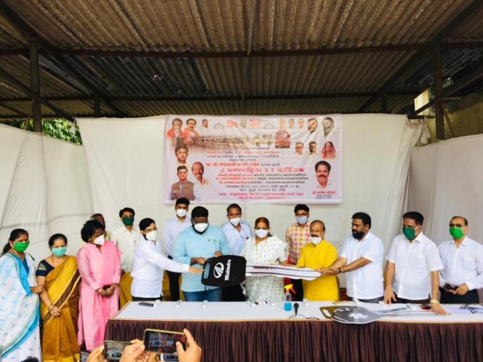 Other parties should learn a lesson from Shiv Sena in the Corona epidemic; Kalyan District Chief Gopal Landage | "इतर पक्षांनी समाजाचे देणे लागतो या बांधिलकीतून समाजहिताचे काम करावे" Other parties should learn a lesson from Shiv Sena in the Corona epidemic; Kalyan District Chief Gopal Landage | "इतर पक्षांनी समाजाचे देणे लागतो या बांधिलकीतून समाजहिताचे काम करावे"