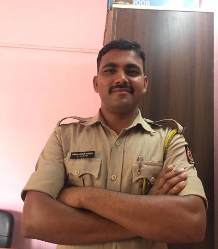 Well done! life was saved by jumping into a 35 feet deep well | शाब्बास! ३५ फूट खोल विहिरीत उडी मारून वाचविले बापलेकीचे प्राण Well done! life was saved by jumping into a 35 feet deep well | शाब्बास! ३५ फूट खोल विहिरीत उडी मारून वाचविले बापलेकीचे प्राण