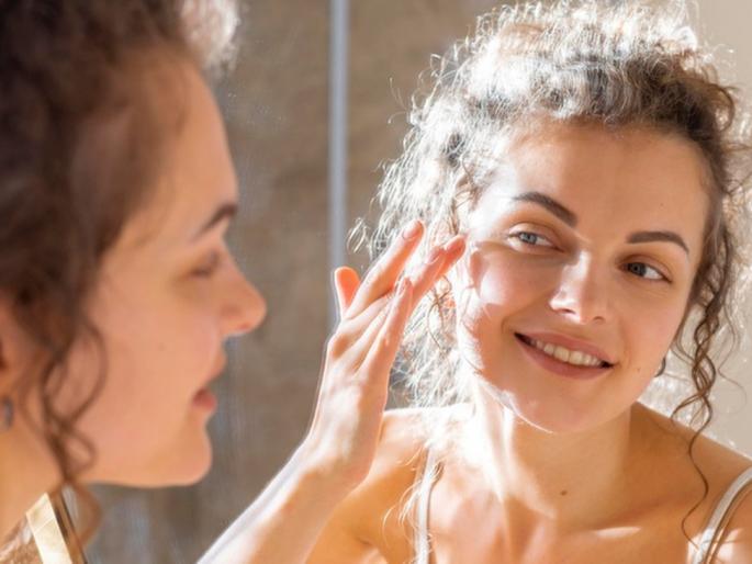 7 home remedies to keep your face fresh in corona lockdown | चेहरा टवटवीत रहावा म्हणून घरच्या घरी करण्याचे ७ उपाय