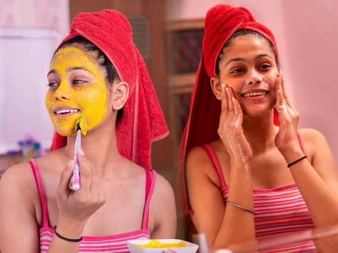 Beauty Tips: Apply 3 things to your face regularly while sleeping at night, it will make your face glow in the morning | Beauty Tips : रात्री झोपताना चेहऱ्याला नियमित लावा ३ गोष्टी, सकाळी चेहरा करेल ग्लो
