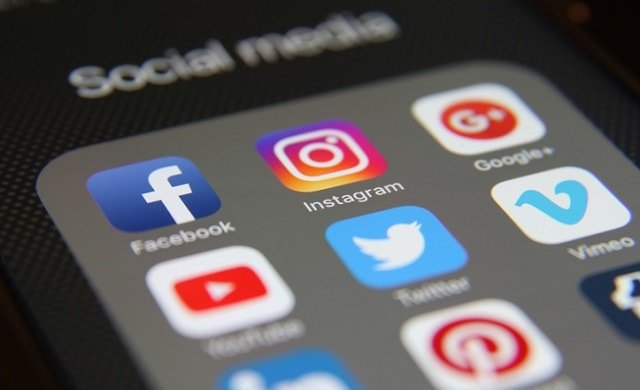 Facebook, Instagram Down: Difficulties logging in users | Facebook, Instagram Down: फेसबुक, इन्स्टाग्राम डाऊन; युजर्संना लॉग इन करताना अडचणी Facebook, Instagram Down: Difficulties logging in users | Facebook, Instagram Down: फेसबुक, इन्स्टाग्राम डाऊन; युजर्संना लॉग इन करताना अडचणी