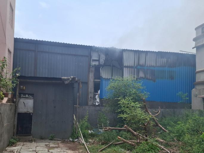 Mattress factory fire in Kalewadi two injured loss of eight to ten lakhs | काळेवाडीतील गादी कारखान्यास आग, दोन जखमी, आठ ते दहा लाखांचे नुकसान Mattress factory fire in Kalewadi two injured loss of eight to ten lakhs | काळेवाडीतील गादी कारखान्यास आग, दोन जखमी, आठ ते दहा लाखांचे नुकसान