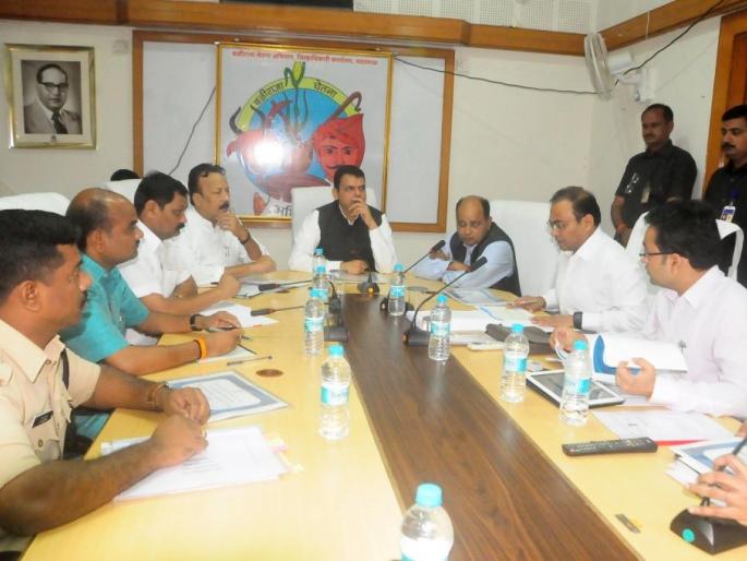 Issue of cases related to illegal pesticides, black money orders, Chief Minister's orders | अवैध कीटकनाशकांची विक्री करणा-यांवर मोक्कासारखे गुन्हे दाखल करा, मुख्यमंत्र्यांचे आदेश Issue of cases related to illegal pesticides, black money orders, Chief Minister's orders | अवैध कीटकनाशकांची विक्री करणा-यांवर मोक्कासारखे गुन्हे दाखल करा, मुख्यमंत्र्यांचे आदेश