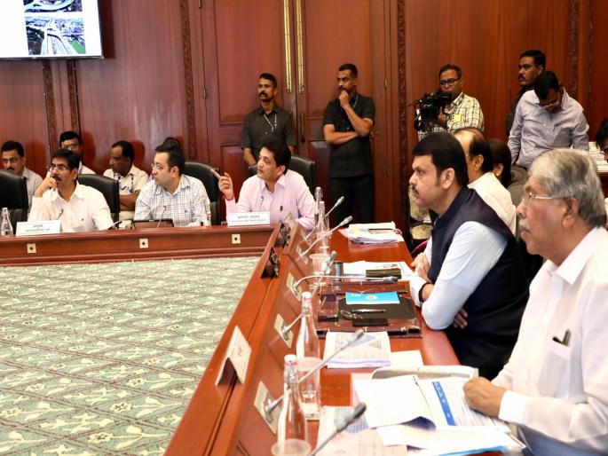 Devendra Fadnavis suggests that roads should be 18 meters wide when making Pune a new city | पुणे, पिंपरी- चिंचवड नवीन शहर करताना रस्ते १८ मीटर रुंदीचे करावे; देवेंद्र फडणवीसांची सूचना Devendra Fadnavis suggests that roads should be 18 meters wide when making Pune a new city | पुणे, पिंपरी- चिंचवड नवीन शहर करताना रस्ते १८ मीटर रुंदीचे करावे; देवेंद्र फडणवीसांची सूचना