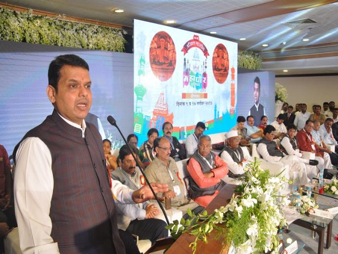 Implement development plans rather than rights, to the Chief Minister's mayor | अधिकारांपेक्षा विकास आराखड्यांची अंमलबजावणी करा, मुख्यमंत्र्यांच्या महापौरांना कानपिचक्या Implement development plans rather than rights, to the Chief Minister's mayor | अधिकारांपेक्षा विकास आराखड्यांची अंमलबजावणी करा, मुख्यमंत्र्यांच्या महापौरांना कानपिचक्या