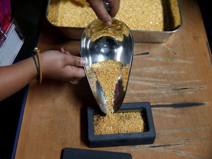 During the wedding season gold price rose sharply; 10 gram gold will go on 68,000 | लग्नसराईच्या काळातच सोन्यानं रडवलं, किंमतीत मोठी तेजी; 68,000 वर पोहोचणार 10 ग्रॅमचा भाव