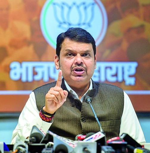 State government is squandering development funds of Vidarbha and Marathwada: Devendra Fadnavis | राज्य सरकार विदर्भ व मराठवाड्याचा विकास निधी पळवत आहे : देवेंद्र फडणवीस  State government is squandering development funds of Vidarbha and Marathwada: Devendra Fadnavis | राज्य सरकार विदर्भ व मराठवाड्याचा विकास निधी पळवत आहे : देवेंद्र फडणवीस