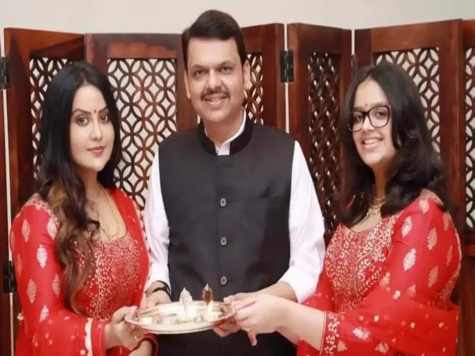 Devendra Fadnavis daughter scored 92.60% marks in 10th CISCE board | देवेंद्र फडणवीसांच्या लेकीला दहावीत 92 टक्के; 'वर्षा'मध्ये गृहप्रवेश केल्यावर अमृता फडणवीसांनी दिली आनंदाची बातमी Devendra Fadnavis daughter scored 92.60% marks in 10th CISCE board | देवेंद्र फडणवीसांच्या लेकीला दहावीत 92 टक्के; 'वर्षा'मध्ये गृहप्रवेश केल्यावर अमृता फडणवीसांनी दिली आनंदाची बातमी