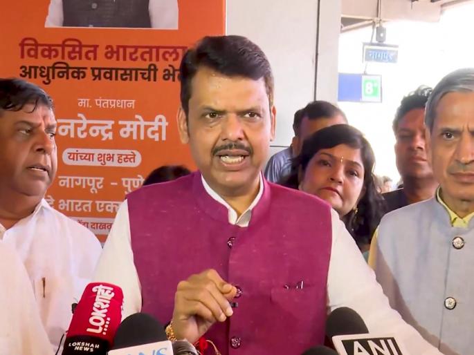 Efforts to reduce the distance of Nagpur Pune railway line by 100 km - Chief Minister Fadnavis | नागपूर-पुणे रेल्वे मार्गाचे अंतर १०० किमीने कमी करण्याचा प्रयत्न - मुख्यमंत्री फडणवीस