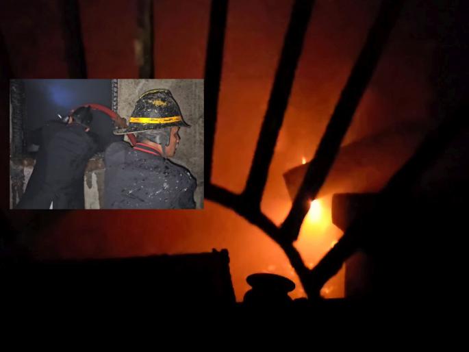 A terrible fire broke out at a mattress factory in Bhiwandi | भिवंडीत गादी कारखान्याला भीषण आग 