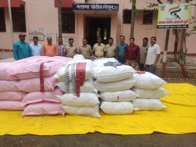Caught fragrant betel nuts worth sixteen and a half lakhs; Nardana police action, two detained | साडेसोळा लाखांची सुगंधित सुपारी पकडली; नरडाणा पोलिसांची कारवाई, दोघे ताब्यात Caught fragrant betel nuts worth sixteen and a half lakhs; Nardana police action, two detained | साडेसोळा लाखांची सुगंधित सुपारी पकडली; नरडाणा पोलिसांची कारवाई, दोघे ताब्यात