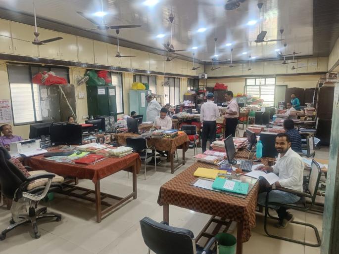 Officials in Zilla Parishad, sports competition fever of employees, calm in most departments in headquarters | जिल्हा परिषदेत अधिकारी, कर्मचाऱ्यांच्या क्रीडा स्पर्धाचा फिव्हर, मुख्यालयात बहुतांश विभागात शांतता 