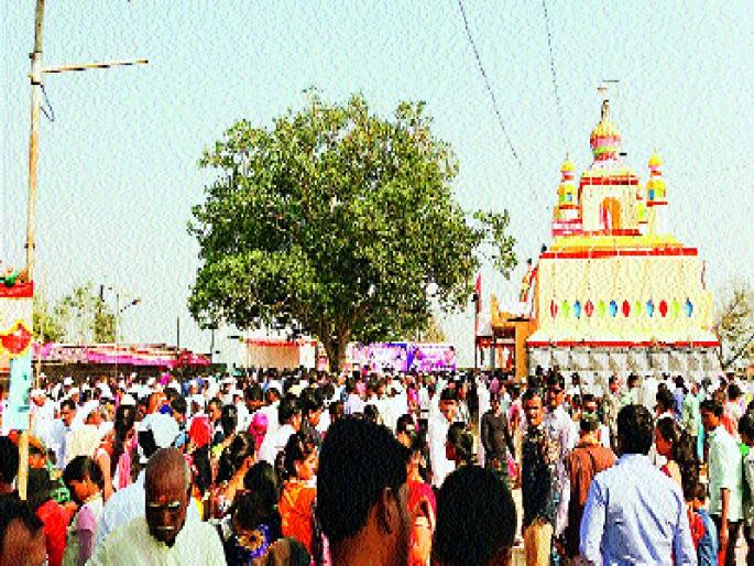 Extraction of Sadananda's Yelkot, Bhandara and Khobar in Thapling Yatra | थापलिंग यात्रेत सदानंदाचा येळकोट, भंडारा आणि खोबºयाची उधळण  Extraction of Sadananda's Yelkot, Bhandara and Khobar in Thapling Yatra | थापलिंग यात्रेत सदानंदाचा येळकोट, भंडारा आणि खोबºयाची उधळण