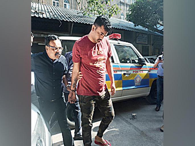 Fake IPS officer duped 70 lakh | आयपीएस अधिकारी असल्याचे भासवून उकळले ७० लाख Fake IPS officer duped 70 lakh | आयपीएस अधिकारी असल्याचे भासवून उकळले ७० लाख