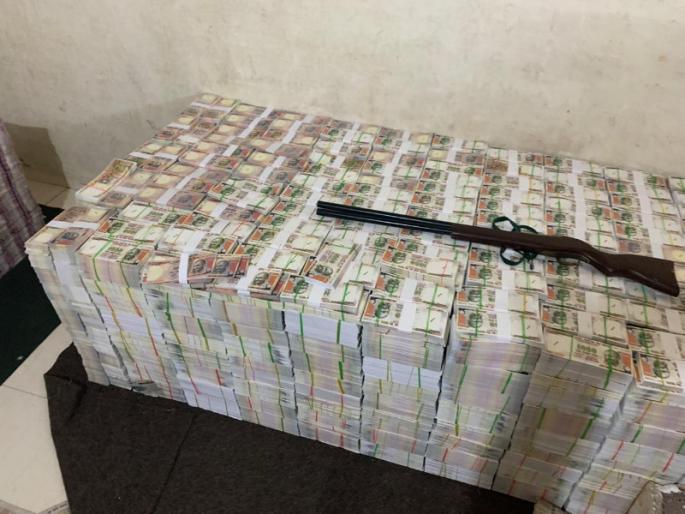 Big news : Fake notes worth of 7 crore seized in Yerwada | Big news : येरवड्यात ४३ कोटी रुपयांच्या बनावट नोटा जप्त ; लष्कराची गुप्तचर यंत्रणा आणि गुन्हे शाखेची कारवाई Big news : Fake notes worth of 7 crore seized in Yerwada | Big news : येरवड्यात ४३ कोटी रुपयांच्या बनावट नोटा जप्त ; लष्कराची गुप्तचर यंत्रणा आणि गुन्हे शाखेची कारवाई
