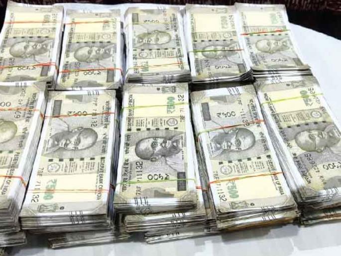 Fake notes worth Rs 10 lakh seized in Malegaon, who are the two arrested by the police? | मालेगावमध्ये दहा लाखांच्या बनावट नोटा जप्त, पोलिसांनी अटक केलेले दोघे कोण? Fake notes worth Rs 10 lakh seized in Malegaon, who are the two arrested by the police? | मालेगावमध्ये दहा लाखांच्या बनावट नोटा जप्त, पोलिसांनी अटक केलेले दोघे कोण?