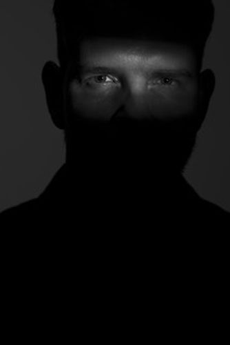 There is no search of fake officer: many traders are corrupt | तोतया अधिकाऱ्याचा छडा नाही : अनेक व्यापाऱ्यांना गंडा There is no search of fake officer: many traders are corrupt | तोतया अधिकाऱ्याचा छडा नाही : अनेक व्यापाऱ्यांना गंडा