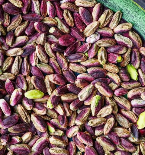 493 kg fake pistachios seized in Nagpur | नागपुरात ४९३ किलो बनावट पिस्ता जप्त 493 kg fake pistachios seized in Nagpur | नागपुरात ४९३ किलो बनावट पिस्ता जप्त