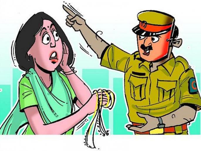 nashik,old,woment,police,looted | तोतया पोलिसाकडून वृद्धेचे दागिने लंपास nashik,old,woment,police,looted | तोतया पोलिसाकडून वृद्धेचे दागिने लंपास