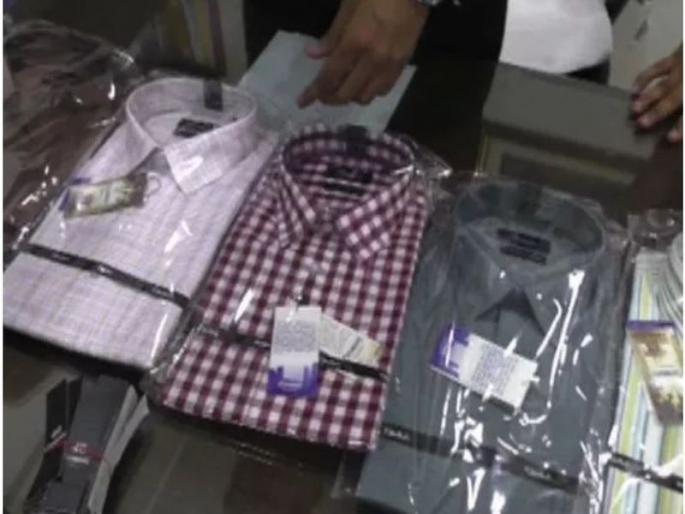 Arrested for selling a branded shirt | ब्रँडेड शर्टचे लेबल लावून बनावट शर्ट्स विकणाऱ्यास अटक Arrested for selling a branded shirt | ब्रँडेड शर्टचे लेबल लावून बनावट शर्ट्स विकणाऱ्यास अटक