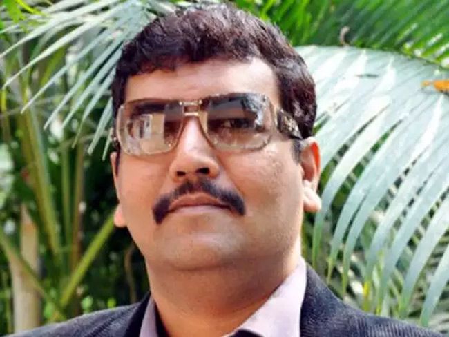 Who gave shelter to the notorious goon Mangesh Kadav? | कुख्यात गुंड मंगेश कडवला कुणी दिला आश्रय Who gave shelter to the notorious goon Mangesh Kadav? | कुख्यात गुंड मंगेश कडवला कुणी दिला आश्रय