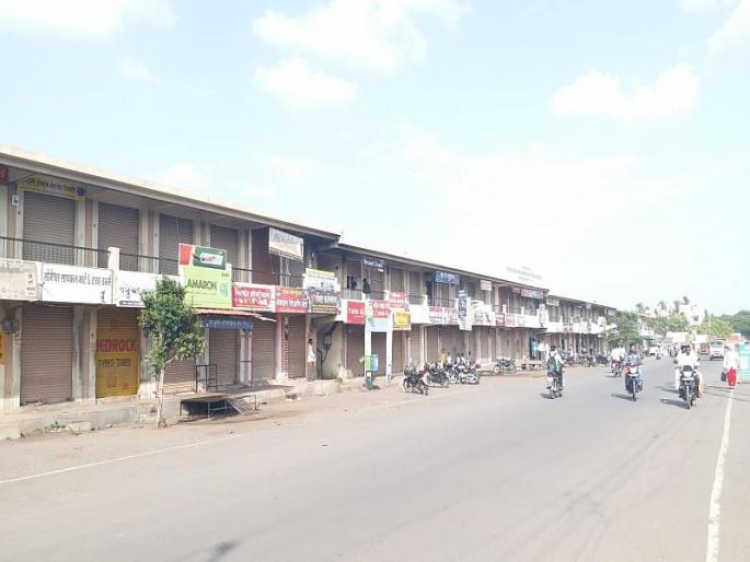 Closed in Phaltan for burning Ramraje statue | रामराजेंचा पुतळा जाळल्याप्रकरणी फलटणमध्ये बंद Closed in Phaltan for burning Ramraje statue | रामराजेंचा पुतळा जाळल्याप्रकरणी फलटणमध्ये बंद