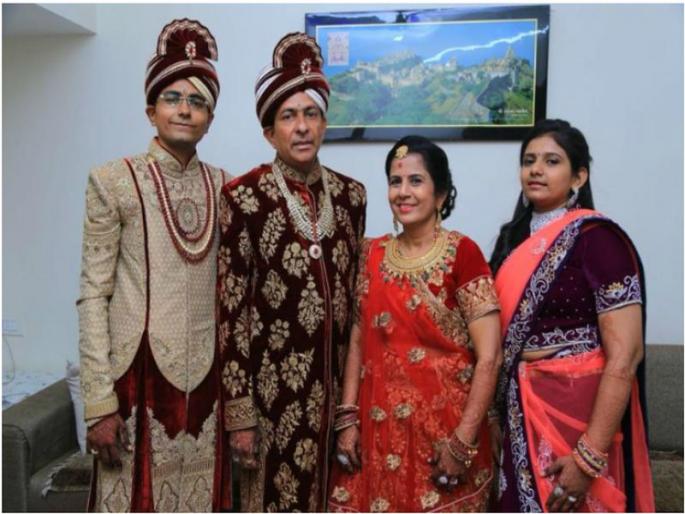 All members of 2 families to take diksha in Gujarat | दोन कुटुंबातील सर्व सदस्य संसाराचा मोह त्यागून घेणार दीक्षा All members of 2 families to take diksha in Gujarat | दोन कुटुंबातील सर्व सदस्य संसाराचा मोह त्यागून घेणार दीक्षा