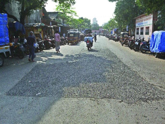 Appropriate role of APMC, a repayment of market by the Chief Minister, is a reputable role | मुख्यमंत्र्यांनी भेट दिलेल्या मार्केटचीच डागडुजी, एपीएमसीची पक्षपाती भूमिका Appropriate role of APMC, a repayment of market by the Chief Minister, is a reputable role | मुख्यमंत्र्यांनी भेट दिलेल्या मार्केटचीच डागडुजी, एपीएमसीची पक्षपाती भूमिका