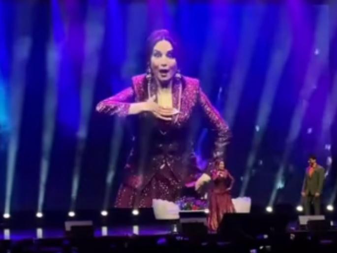 Fans angry with Madhuri Dixit for coming three hours late demand refund | ठरलेल्या वेळेपेक्षा तीन तास उशीरा आली! माधुरी दीक्षितवर चाहते नाराज, म्हणाले- "आम्हाला पैसे परत द्या"