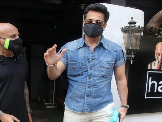 Fardeen Khan refuses to pose for the paparazzi, asks 'What picture will you take with a mask? | फिट झाल्यानंतर फरदीन खानने पापाराझींना फोटो काढण्यास दिला नकार, हे आहे कारण Fardeen Khan refuses to pose for the paparazzi, asks 'What picture will you take with a mask? | फिट झाल्यानंतर फरदीन खानने पापाराझींना फोटो काढण्यास दिला नकार, हे आहे कारण
