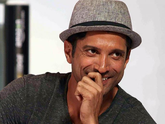 Farhan Akhtar files Facebook account deleted due to data leak | बॉलिवूडमध्ये फेसबुकची भीती, फरहान अख्तरनं अकाऊंट केलं डिलीट Farhan Akhtar files Facebook account deleted due to data leak | बॉलिवूडमध्ये फेसबुकची भीती, फरहान अख्तरनं अकाऊंट केलं डिलीट