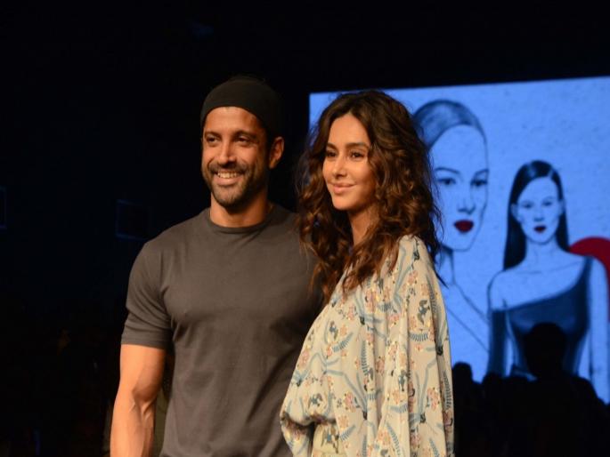 Farhan akhtar share girlfriend shibani dandekar this special photo | फरहार अख्तरने शेअर केला गर्लफ्रेंट शिबानीचा फोटो, फॅन्सनी दिली अशी काही रिअॅक्शन Farhan akhtar share girlfriend shibani dandekar this special photo | फरहार अख्तरने शेअर केला गर्लफ्रेंट शिबानीचा फोटो, फॅन्सनी दिली अशी काही रिअॅक्शन