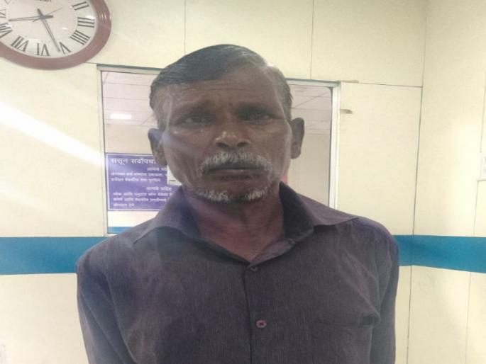 Doctor take a kidney but give one and a half lakh An earnest plea of a farm laborer to pay off his debt | डाॅक्टरसाहेब, किडनी घ्या, पण दीड लाख द्या! कर्ज फेडण्यासाठी शेतमजुराची कळकळीची विनवणी Doctor take a kidney but give one and a half lakh An earnest plea of a farm laborer to pay off his debt | डाॅक्टरसाहेब, किडनी घ्या, पण दीड लाख द्या! कर्ज फेडण्यासाठी शेतमजुराची कळकळीची विनवणी