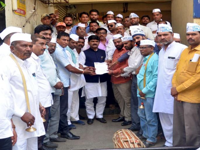 Guerrilla Poetry Movement | कसणाऱ्या जमिनींसाठी गनिमी काव्याने आंदोलन Guerrilla Poetry Movement | कसणाऱ्या जमिनींसाठी गनिमी काव्याने आंदोलन