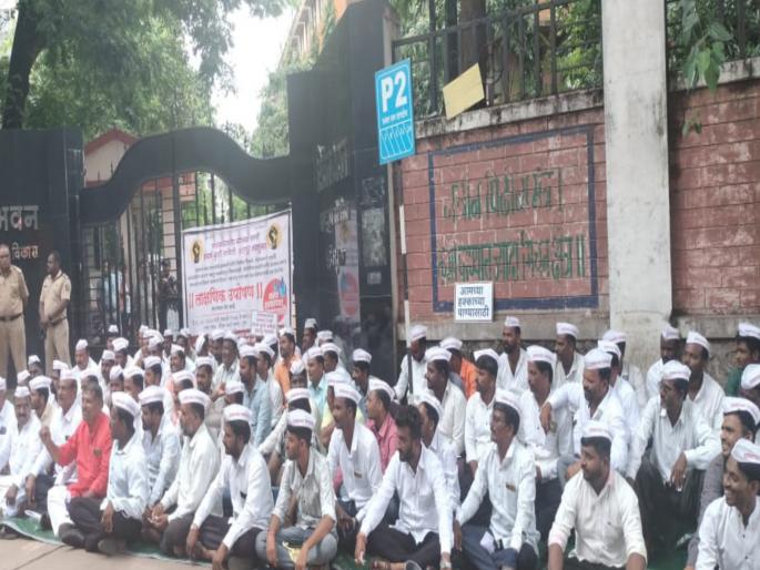 Farmers on hunger strike at Chanchanbhawan to demand implementation of Indapur sub-irrigation scheme | इंदापूर उपसासिंचन योजना राबविण्याची मागणीसाठी शेतकऱ्यांचे सिंचनभवनवर उपोषण Farmers on hunger strike at Chanchanbhawan to demand implementation of Indapur sub-irrigation scheme | इंदापूर उपसासिंचन योजना राबविण्याची मागणीसाठी शेतकऱ्यांचे सिंचनभवनवर उपोषण
