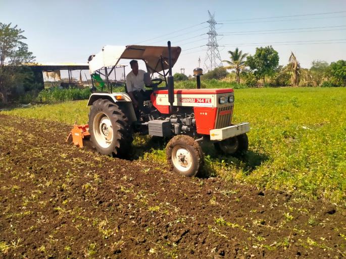 Coriander cultivation costs are also difficult to cover; Farmers rotated rotavator on three and a half acres in Latur | कोथिंबिरचा लागवड खर्च निघणेही कठीण; साडेतीन एकरवर शेतकऱ्यांनी फिरविला रोटावेटर Coriander cultivation costs are also difficult to cover; Farmers rotated rotavator on three and a half acres in Latur | कोथिंबिरचा लागवड खर्च निघणेही कठीण; साडेतीन एकरवर शेतकऱ्यांनी फिरविला रोटावेटर