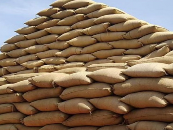 Fraud of crores of farmers; A businessman absconding with agricultural goods on credit saying he is paying more | शेतकऱ्यांची करोडोची फसवणूक; ज्यादा पैसे देतो म्हणत उधारीवर शेतमाल घेऊन व्यापारी फरार Fraud of crores of farmers; A businessman absconding with agricultural goods on credit saying he is paying more | शेतकऱ्यांची करोडोची फसवणूक; ज्यादा पैसे देतो म्हणत उधारीवर शेतमाल घेऊन व्यापारी फरार