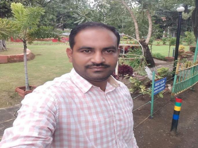 Attempt to commit suicide by pouring petrol on a farmer in the hall of Malegaon factory 'MD' in Baramati | बारामतीच्या माळेगांव कारखाना ‘एमडी’च्या दालनात शेतकऱ्याचा पेट्रोल अंगावर ओतून आत्महत्येचा प्रयत्न Attempt to commit suicide by pouring petrol on a farmer in the hall of Malegaon factory 'MD' in Baramati | बारामतीच्या माळेगांव कारखाना ‘एमडी’च्या दालनात शेतकऱ्याचा पेट्रोल अंगावर ओतून आत्महत्येचा प्रयत्न