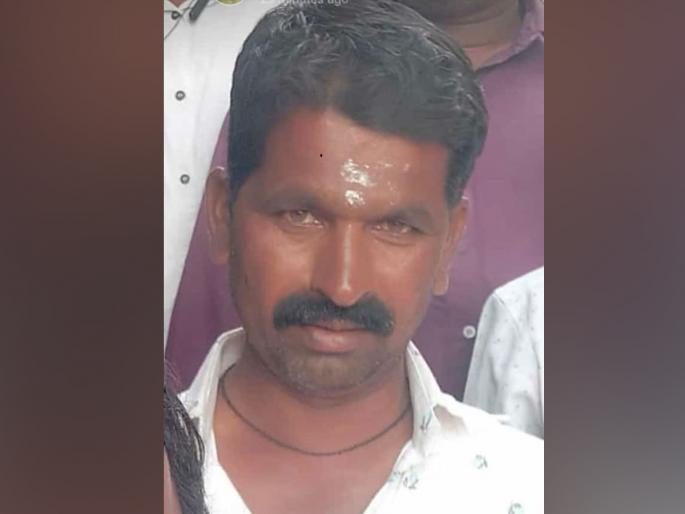 Farmer dies of snakebite while watering groundnuts at night | भुईमुगाला रात्री पाणी देताना सर्पदंशाने शेतकऱ्याचा मृत्यू Farmer dies of snakebite while watering groundnuts at night | भुईमुगाला रात्री पाणी देताना सर्पदंशाने शेतकऱ्याचा मृत्यू