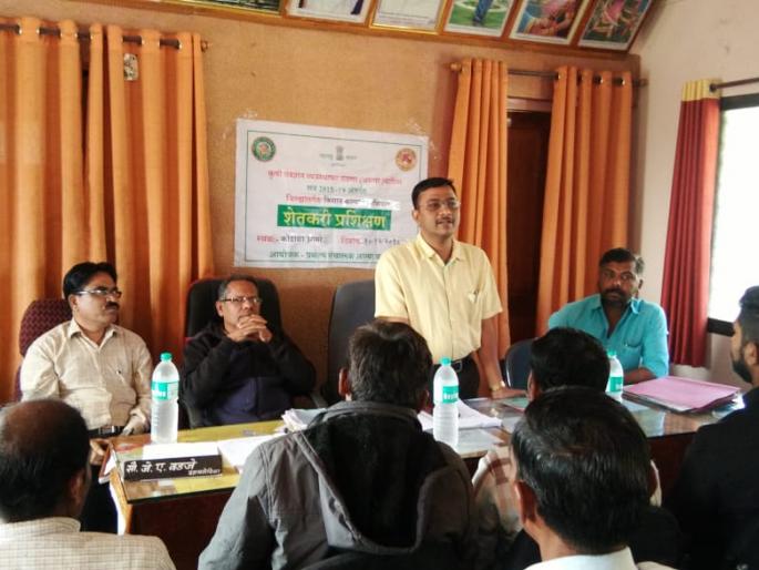 Guidance on Agriculture related schemes to farmers | कोंडाळा झामरे येथे शेतकऱ्यांना कृषीविषयक योजनांबाबत मार्गदर्शन Guidance on Agriculture related schemes to farmers | कोंडाळा झामरे येथे शेतकऱ्यांना कृषीविषयक योजनांबाबत मार्गदर्शन