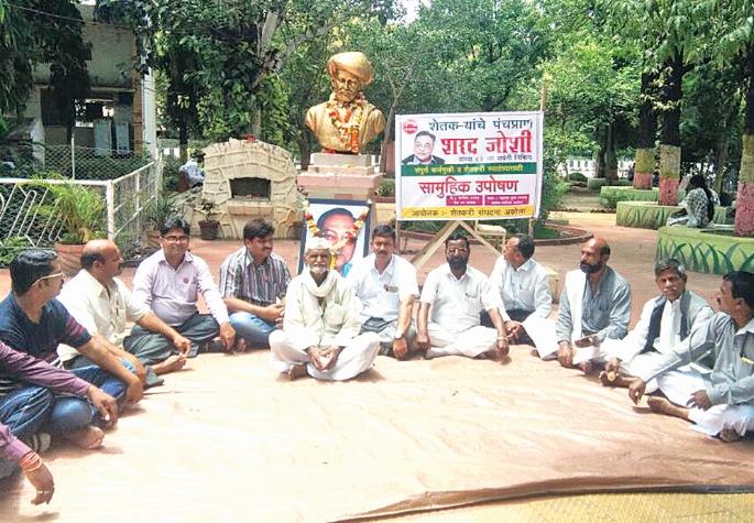 Farmers' agitation agitation from Kanagawa November 2 | कानगावला २ नोव्हेंबरपासून शेतक-यांचे आक्रोश आंदोलन Farmers' agitation agitation from Kanagawa November 2 | कानगावला २ नोव्हेंबरपासून शेतक-यांचे आक्रोश आंदोलन