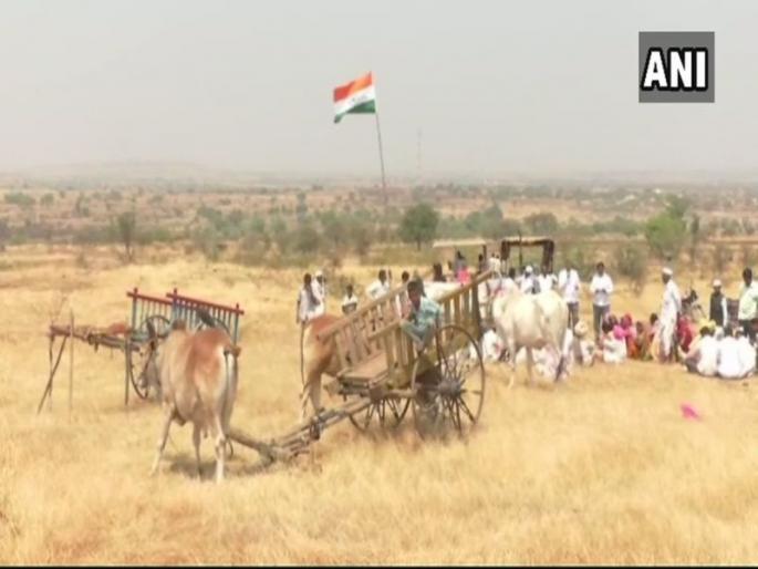 Nirvav Modi's land grabbed by farmers in Karjatam | नीरव मोदीच्या जमिनीवर कर्जतमधील शेतकऱ्यांनी केला कब्जा, ट्रॅक्टरने जमीन नांगरली Nirvav Modi's land grabbed by farmers in Karjatam | नीरव मोदीच्या जमिनीवर कर्जतमधील शेतकऱ्यांनी केला कब्जा, ट्रॅक्टरने जमीन नांगरली