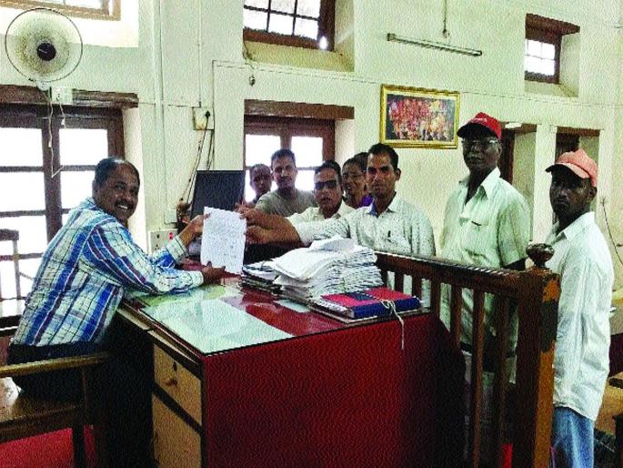 Resentment is not available for the benefit of the scheme | प्रधानमंत्री शेतकरी सन्मान योजना : योजनेचा लाभच मिळत नसल्याने संताप Resentment is not available for the benefit of the scheme | प्रधानमंत्री शेतकरी सन्मान योजना : योजनेचा लाभच मिळत नसल्याने संताप