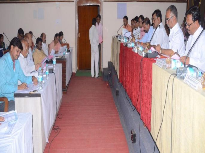 Resolution to compensate for the losses suffered by the Bondlaw, unanimously decision: General Meeting in the Zilla Parishad | बोंडअळीने झालेल्या नुकसानभरपाईसाठी ठराव, एकमताने निर्णय : जिल्हा परिषदेत सर्वसाधारण सभा Resolution to compensate for the losses suffered by the Bondlaw, unanimously decision: General Meeting in the Zilla Parishad | बोंडअळीने झालेल्या नुकसानभरपाईसाठी ठराव, एकमताने निर्णय : जिल्हा परिषदेत सर्वसाधारण सभा