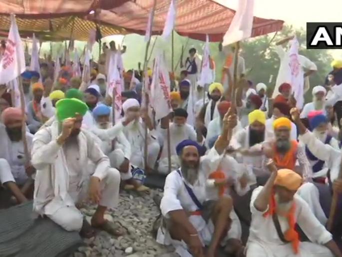 Farmers Protest: Farmers' agitation will continue till October 2; A nationwide railroad call on this day | Farmers Protest : कृषी कायद्यांविरोधातील शेतकरी आंदोलन २ ऑक्टोबरपर्यंत सुरु राहणार; 'या' दिवशी देशव्यापी रेलरोकोची हाक Farmers Protest: Farmers' agitation will continue till October 2; A nationwide railroad call on this day | Farmers Protest : कृषी कायद्यांविरोधातील शेतकरी आंदोलन २ ऑक्टोबरपर्यंत सुरु राहणार; 'या' दिवशी देशव्यापी रेलरोकोची हाक