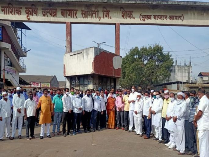 Mixed response to 'Bharat Bandh' in Nashik; Market committee, vegetable market fell dew | नाशकात 'भारत बंद'ला संमिश्र प्रतिसाद; बाजार समिती, भाजी मंडईत शुकशुकाट