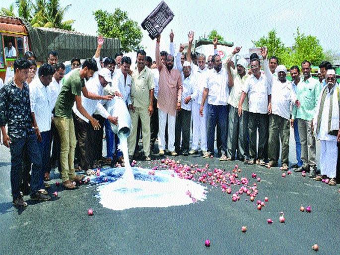 Looting of customers in the name of the strike; Vegetables | संपाच्या नावावर ग्राहकांची लूट; भाज्या कडाडल्या  Looting of customers in the name of the strike; Vegetables | संपाच्या नावावर ग्राहकांची लूट; भाज्या कडाडल्या