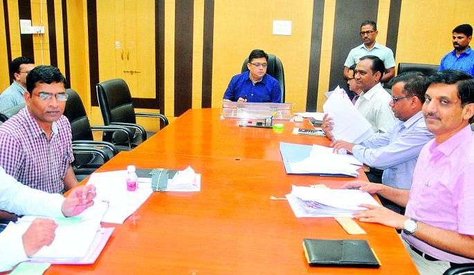 Immediate Assistance in Farmer Suicide Case: Collector Ashwin Mudgal | शेतकरी आत्महत्या प्रकरणात तात्काळ मदत करा : जिल्हाधिकारी अश्विन मुदगल Immediate Assistance in Farmer Suicide Case: Collector Ashwin Mudgal | शेतकरी आत्महत्या प्रकरणात तात्काळ मदत करा : जिल्हाधिकारी अश्विन मुदगल