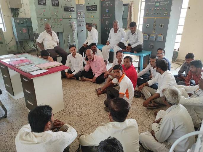 Buldhana: Farmers' strike for Rohitra | Buldhana: रोहीत्रांसाठी शेतकऱ्यांचे ठिय्या आंदोलन Buldhana: Farmers' strike for Rohitra | Buldhana: रोहीत्रांसाठी शेतकऱ्यांचे ठिय्या आंदोलन