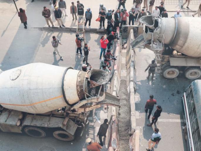 Editorial on Farmers strike again in Delhi, The central government will suppress farmers' agitation | शेतकरी पुन्हा दिल्लीत! केंद्र सरकारचा पुन्हा एकदा आंदोलन मोडून काढण्याचा निर्धार Editorial on Farmers strike again in Delhi, The central government will suppress farmers' agitation | शेतकरी पुन्हा दिल्लीत! केंद्र सरकारचा पुन्हा एकदा आंदोलन मोडून काढण्याचा निर्धार